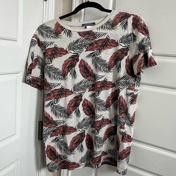 Scotch & Soda Short Sleeve crew neck tee with leaf print pattern, Size Small - Picture 2 of 5